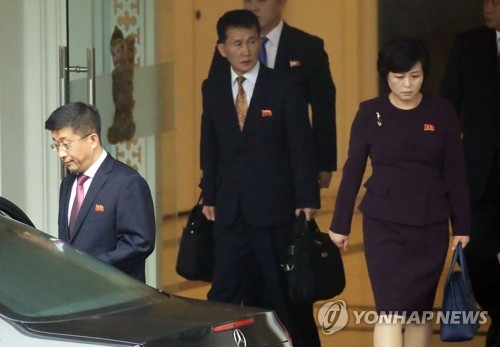 영빈관 나서는 김혁철-최강일-김성혜