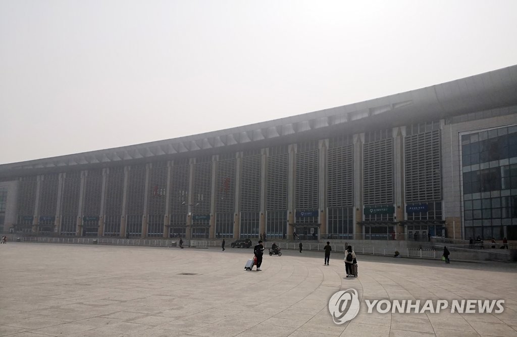 경비 삼엄한 톈진역 광장