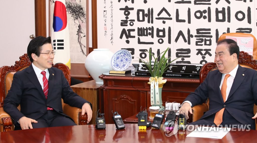 환담하는 문희상 의장과 황교안 대표
