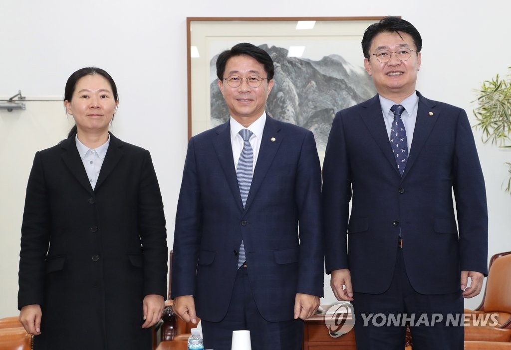 회동하는 3당 정책위의장들