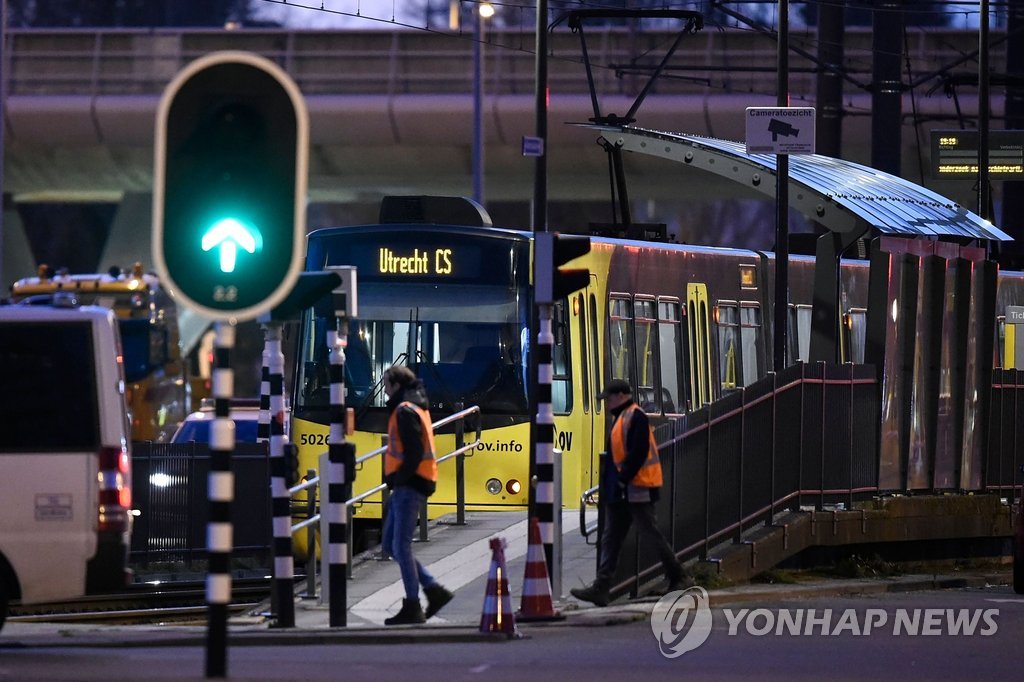 和 위트레흐트 트램 총격발생…3명 사망 5명 부상, 터키출신 용의자 검거