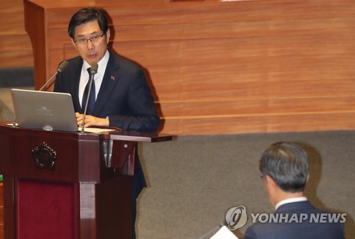 답변하는 박상기 법무부 장관