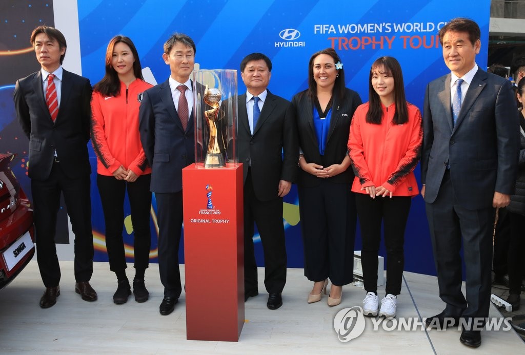 Sarai Bareman (3rd from R), Chief Women's Football Officer for FIFA, poses for a photo with Korea Football Association officials and South Korean women's national football team members at the FIFA Women's World Cup Trophy Tour event at Munsu Football Stadium in Ulsan, some 400 kilometers south of Seoul, on Mar. 22, 2019. (Yonhap)