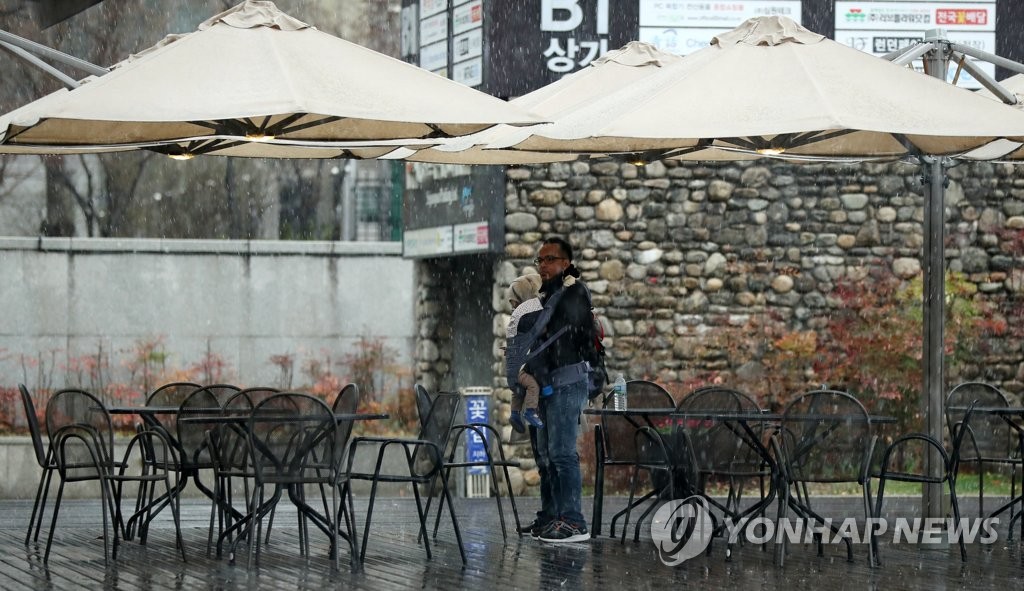 큰 우산이 되어준 차양막