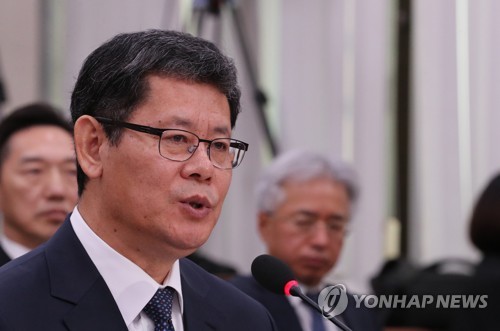 답변하는 김연철 후보자