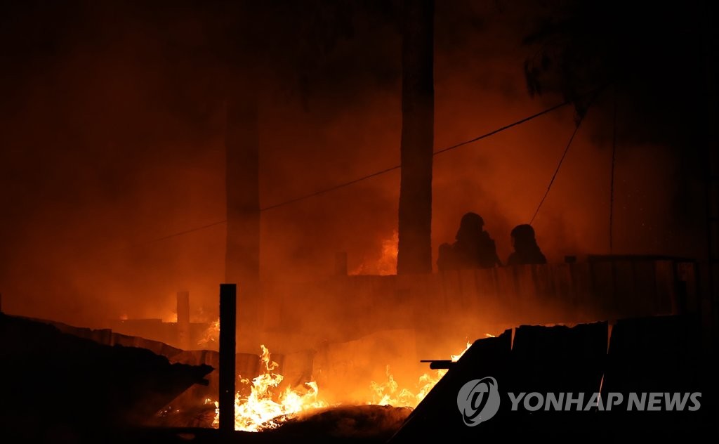 새벽까지 이어진 화마와의 전쟁