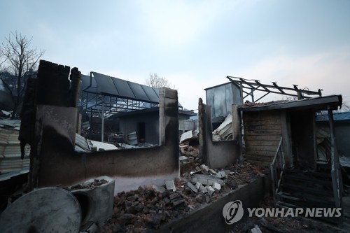 폐허가 된 가옥