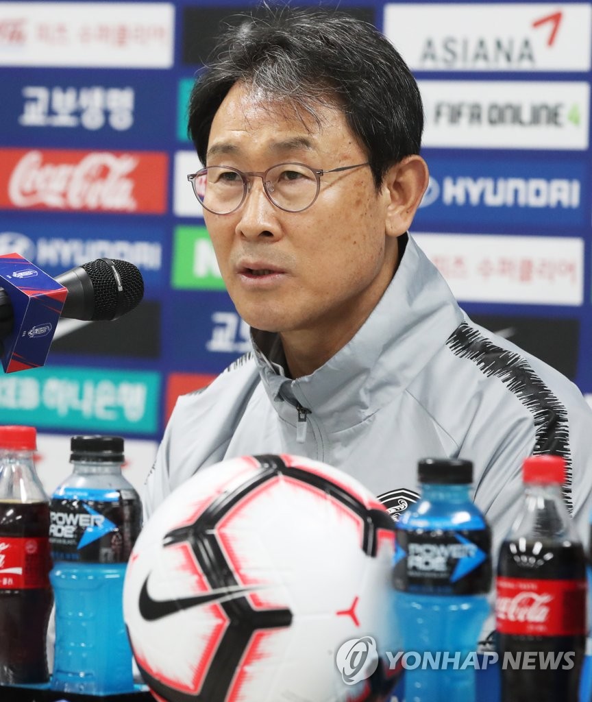 윤덕여 여자축구 대표팀 감독