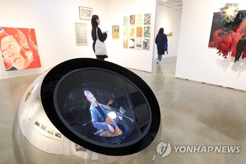 홀로그램으로 만나는 정태춘 무대