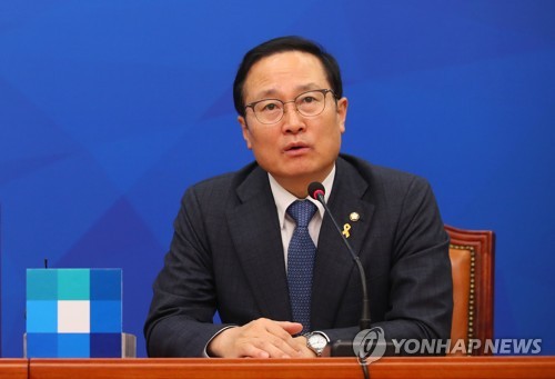 최고위원회의 모두발언하는 홍영표 원내대표