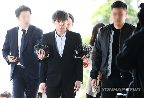 경찰 출석한 박유천
