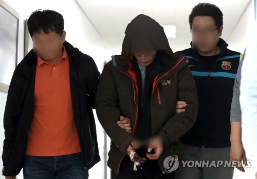 수갑 찬 진주 아파트 방화·살해 용의자