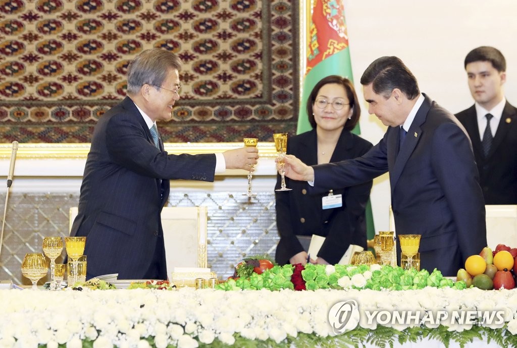 トルクメニスタン大統領と乾杯 トルクメニスタン大統領と乾杯
