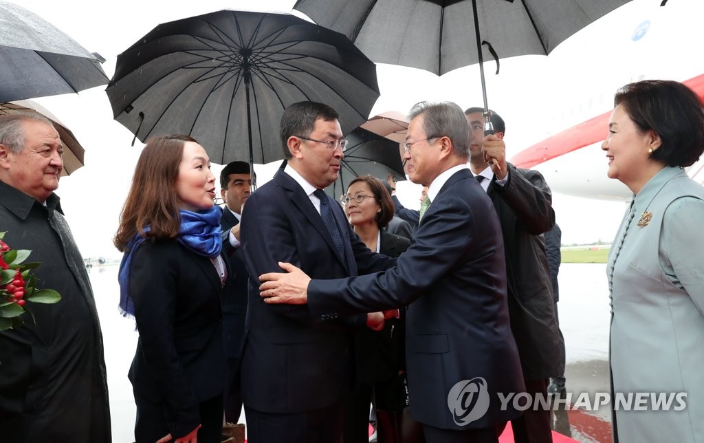사마르칸트 환영받는 문 대통령