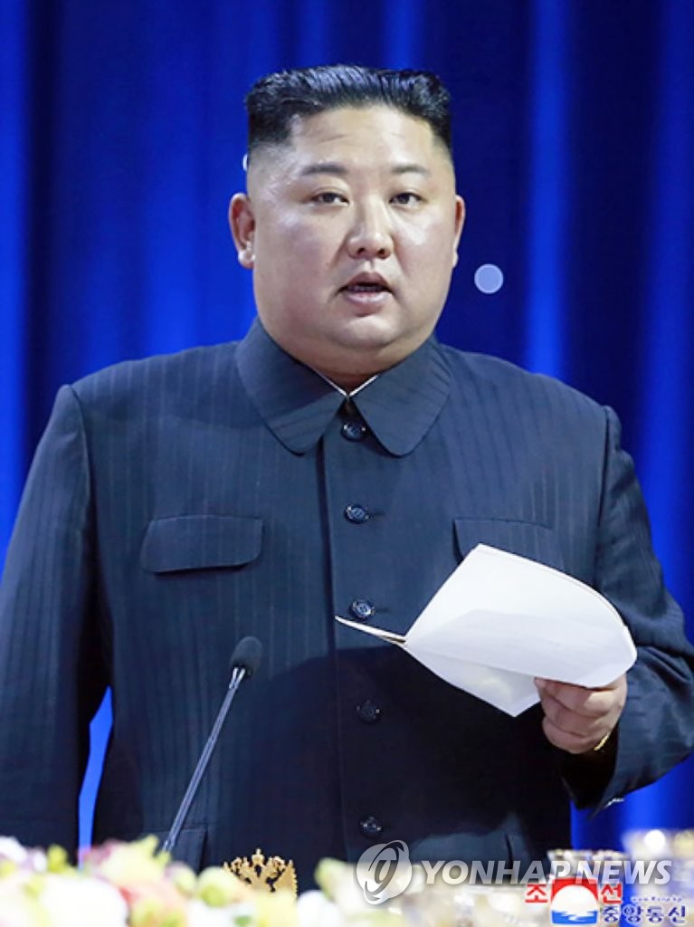 연회에서 답사하는 북한 김정은