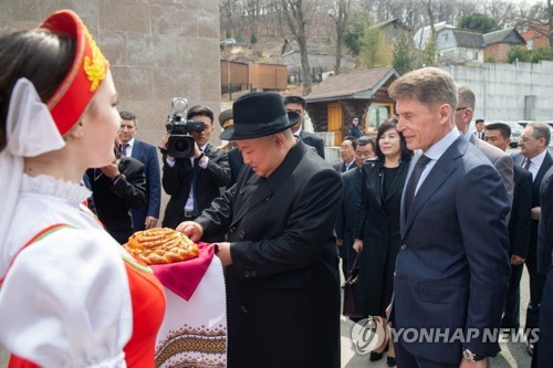 김정은, 할아버지 때 만든 북한·소련 합영식당 방문