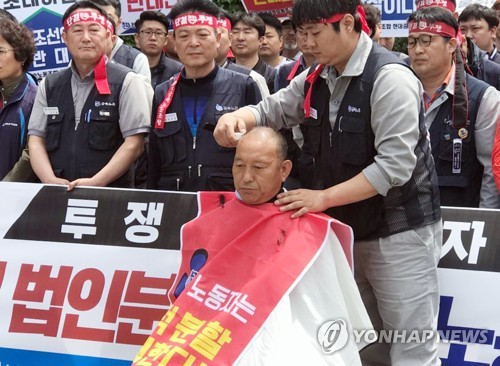 삭발하는 박근태 현대중공업 노조 지부장
