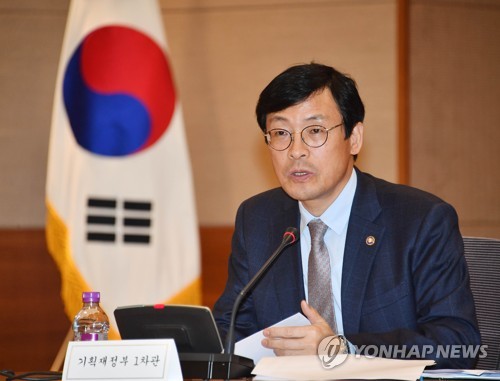 발언하는 이호승 기재부 차관