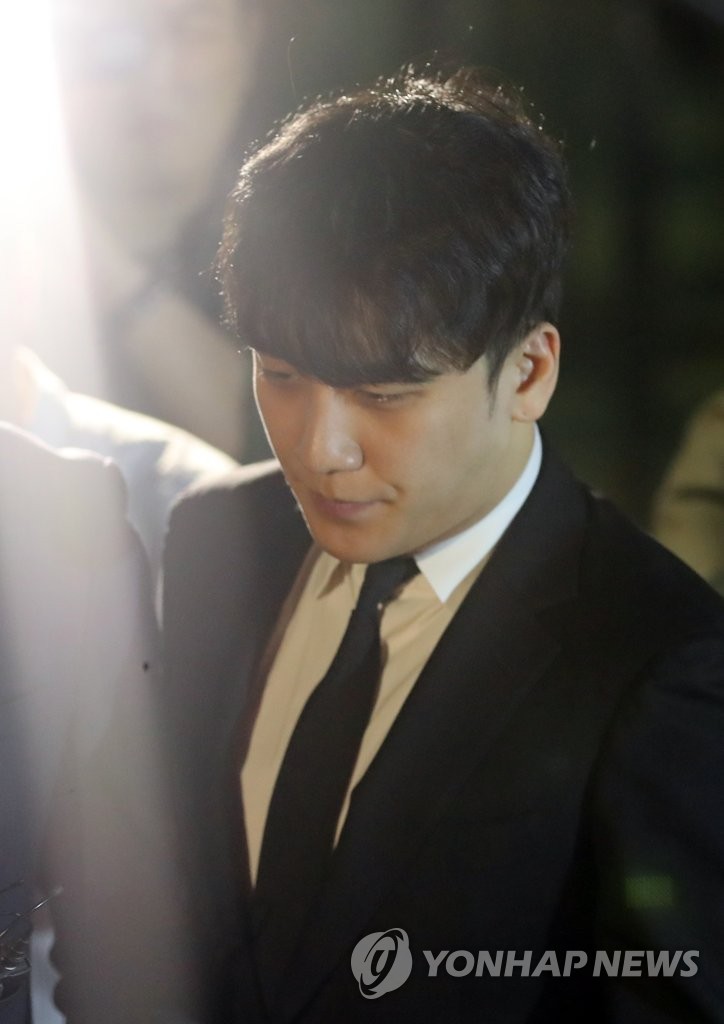 Court denies arrest warrant for Seungri Court denies arrest warrant for Seungri