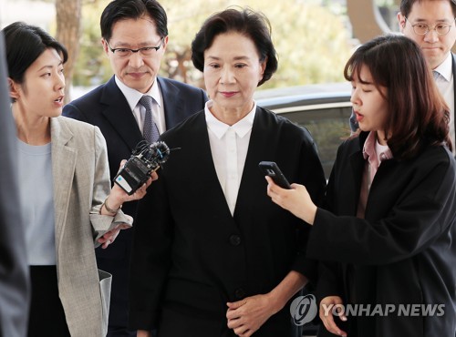 '명품 밀수' 이명희 인천지법서 첫 재판