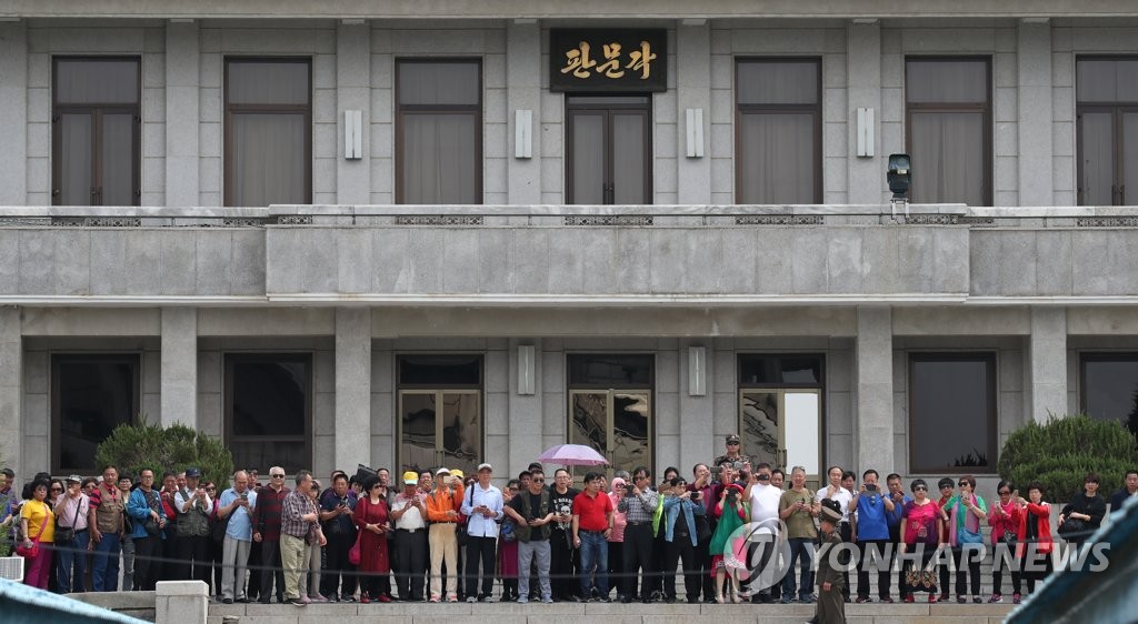 Foreign tourists in N. Korea Foreign tourists in N. Korea