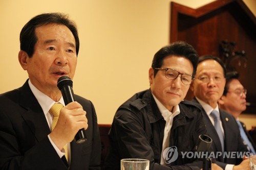 워싱턴특파원 기자간담회에서 발언하는 정세균 전 국회의장
