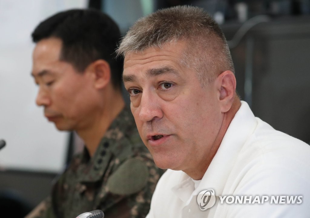 발언하는 야노쉬 허이두 헝가리 대테러청장