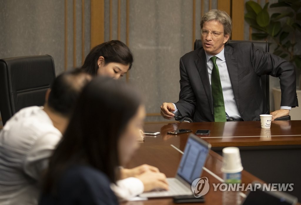 인터뷰하는 파브리스 프리스 AFP 회장