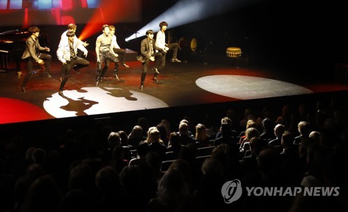 노르웨이에서 펼쳐진 K-POP 공연, '몬스타엑스'