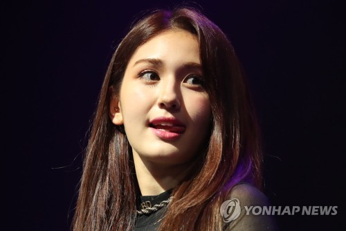 전소미 '신곡 무대 대신 질의응답만'