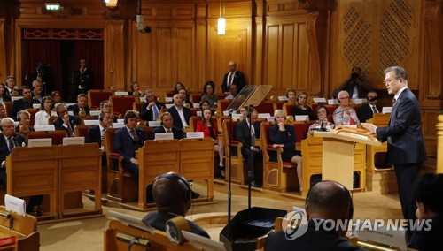 '대화 통한 평화의 중요성' 말하는 문 대통령