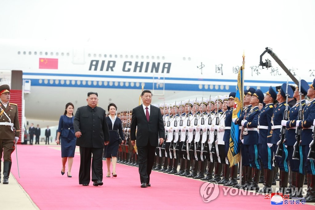 의장대 사열하는 시진핑 주석과 김정은 위원장