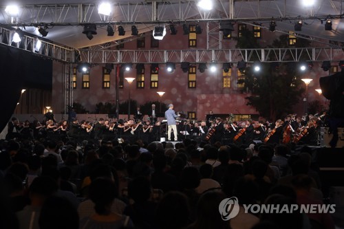 '수영대회 성공 기원' 광주서 울려 퍼진 오케스트라 선율