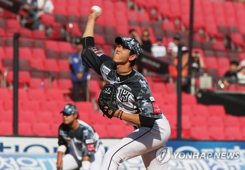 역투하는 김민수