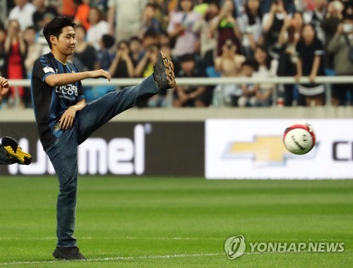 시축하는 이강인