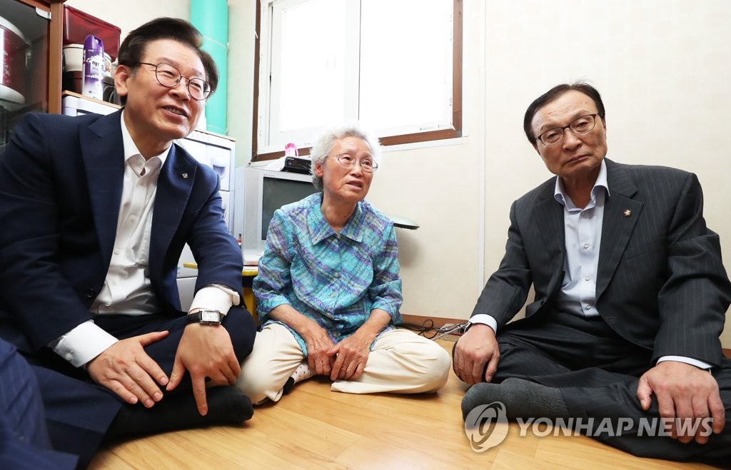 폭염 취약 거주지 점검하는 이해찬-이재명