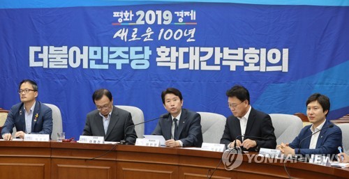 발언하는 이인영