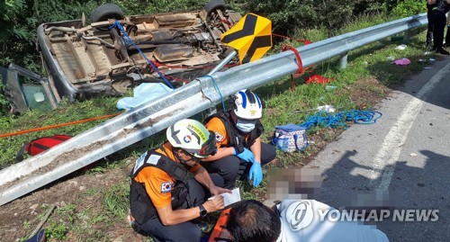 삼척서 승합차 사고