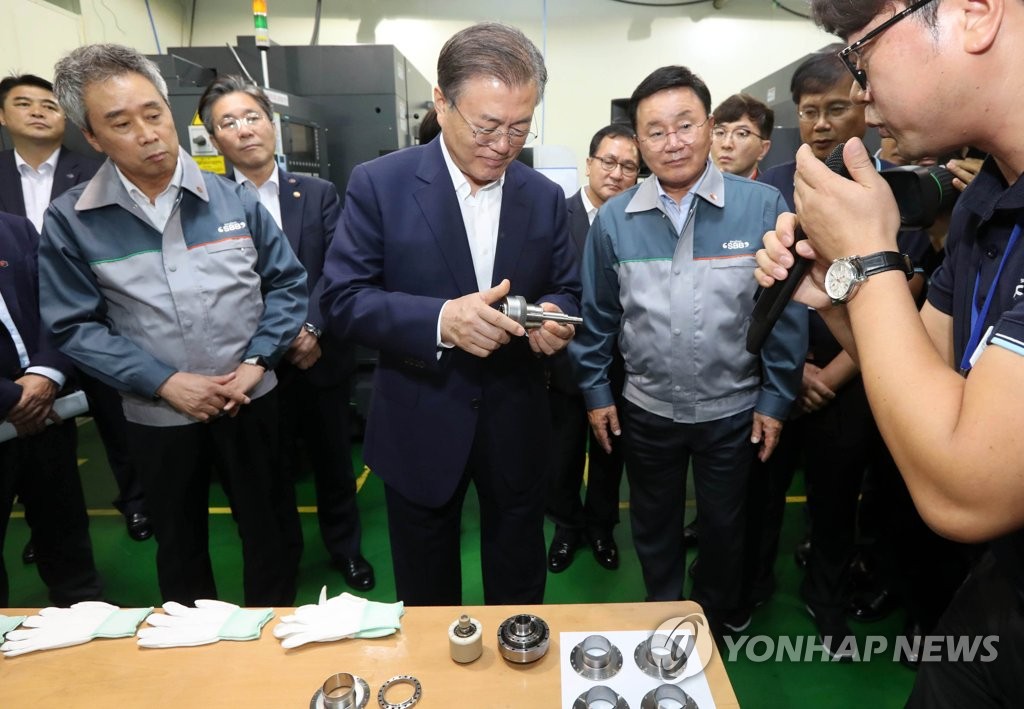 부품·소재기업 현장방문한 문 대통령