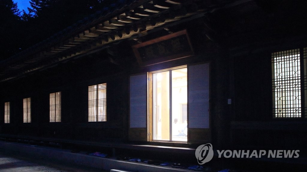 깊어가는 산사의 밤