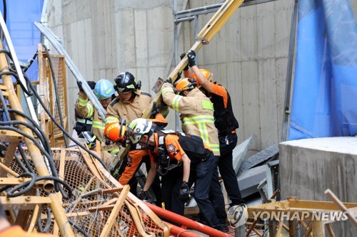 속초 아파트 공사용 승강기 추락 현장 구조작업