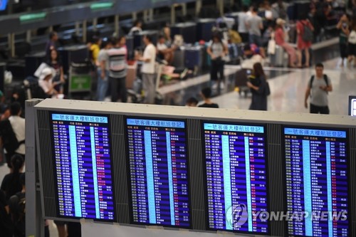 운항 재개된 홍콩공항 항공 스케줄 전광판