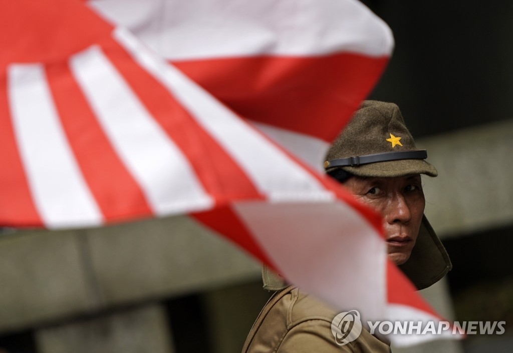 야스쿠니 신사의 '제국주의 일본군'과 욱일기