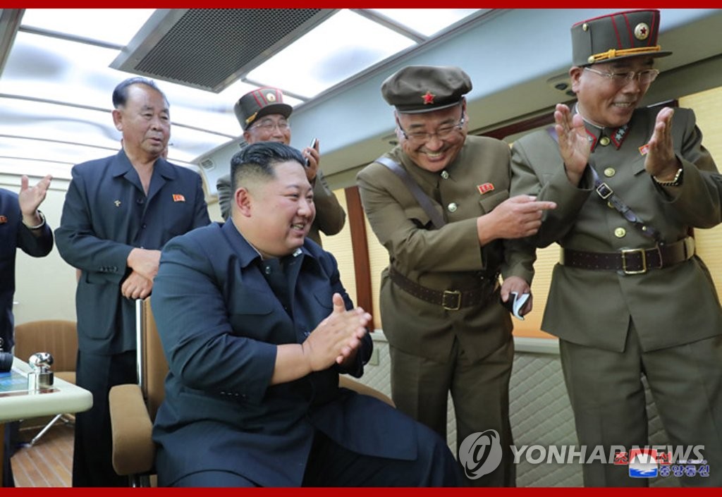 북한 김정은, 어제 또다시 '새 무기' 시험사격 지도