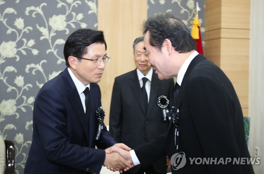 악수하는 이낙연-황교안