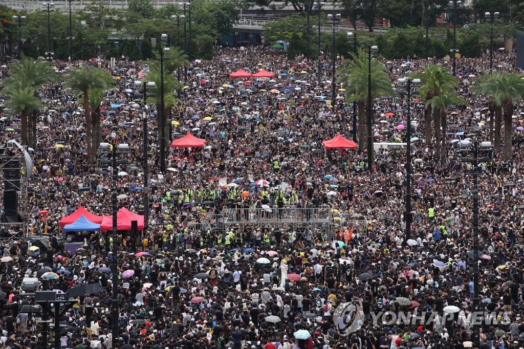 빅토리아 공원에 모인 홍콩 시민들