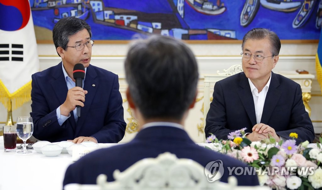 김영섭 국공립대 총장협의회장과 문 대통령