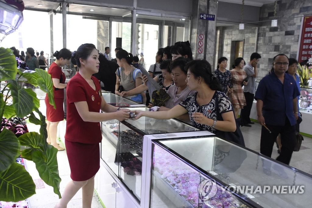 Exhibición de productos en Pyongyang Exhibición de productos en Pyongyang