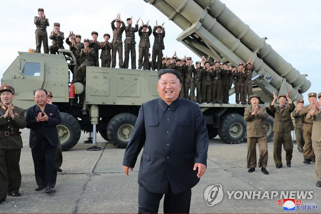 북한, 신형 '초대형 방사포' 시험발사