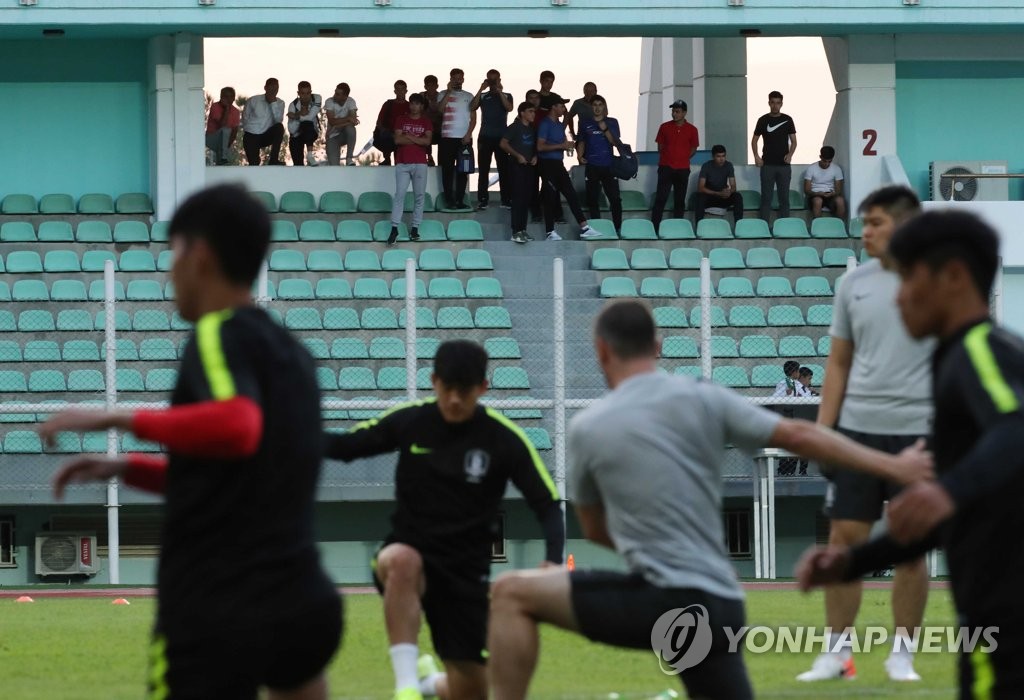 손흥민 보러 모인 사람들